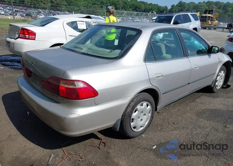 1998 Honda Accord Lx z USA, uszkodzony, nr VIN 1HGCG5648WA084802